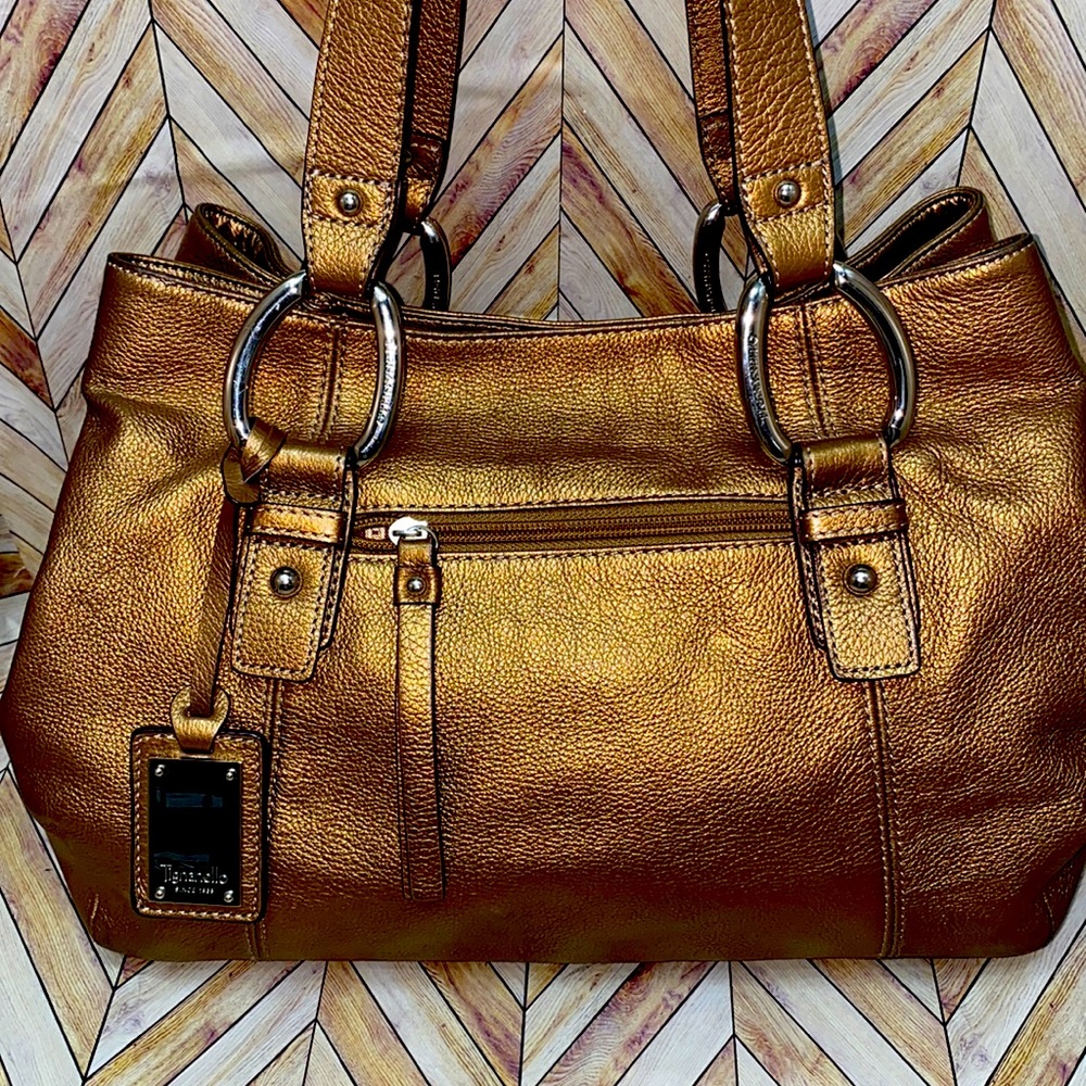 Tignanello Center Zip Handbag❤️‍🔥❤️‍🔥❤️‍🔥golden/bronze color.